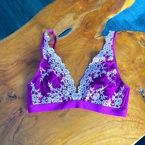 Wacoal Embrace Lace Wire Free Bra. Converts to Racerback w/adjustable J-hook.